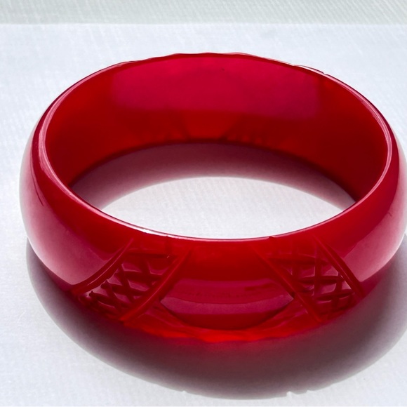 Vintage Bakelite Deep Carved Red Bangle Bracelet - Picture 1 of 9
